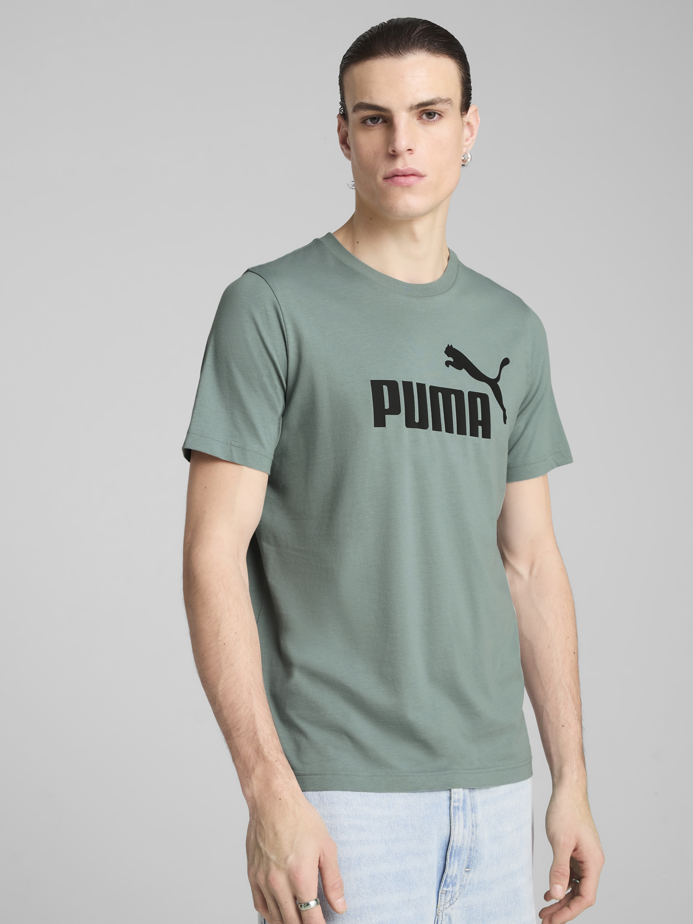 Акція на Футболка бавовняна довга чоловіча Puma Ess No. 1 Logo Tee (S) 68253330 M Green Moon з принтом від Rozetka