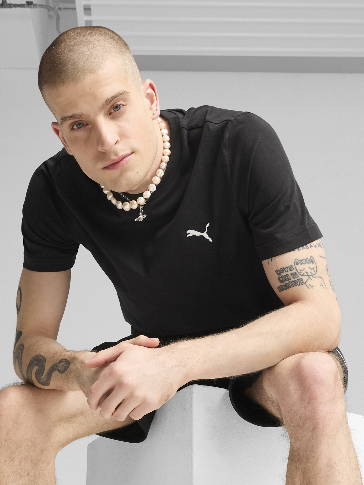 Акція на Футболка бавовняна довга чоловіча Puma Ess Small Logo Tee 68253801 L Black від Rozetka