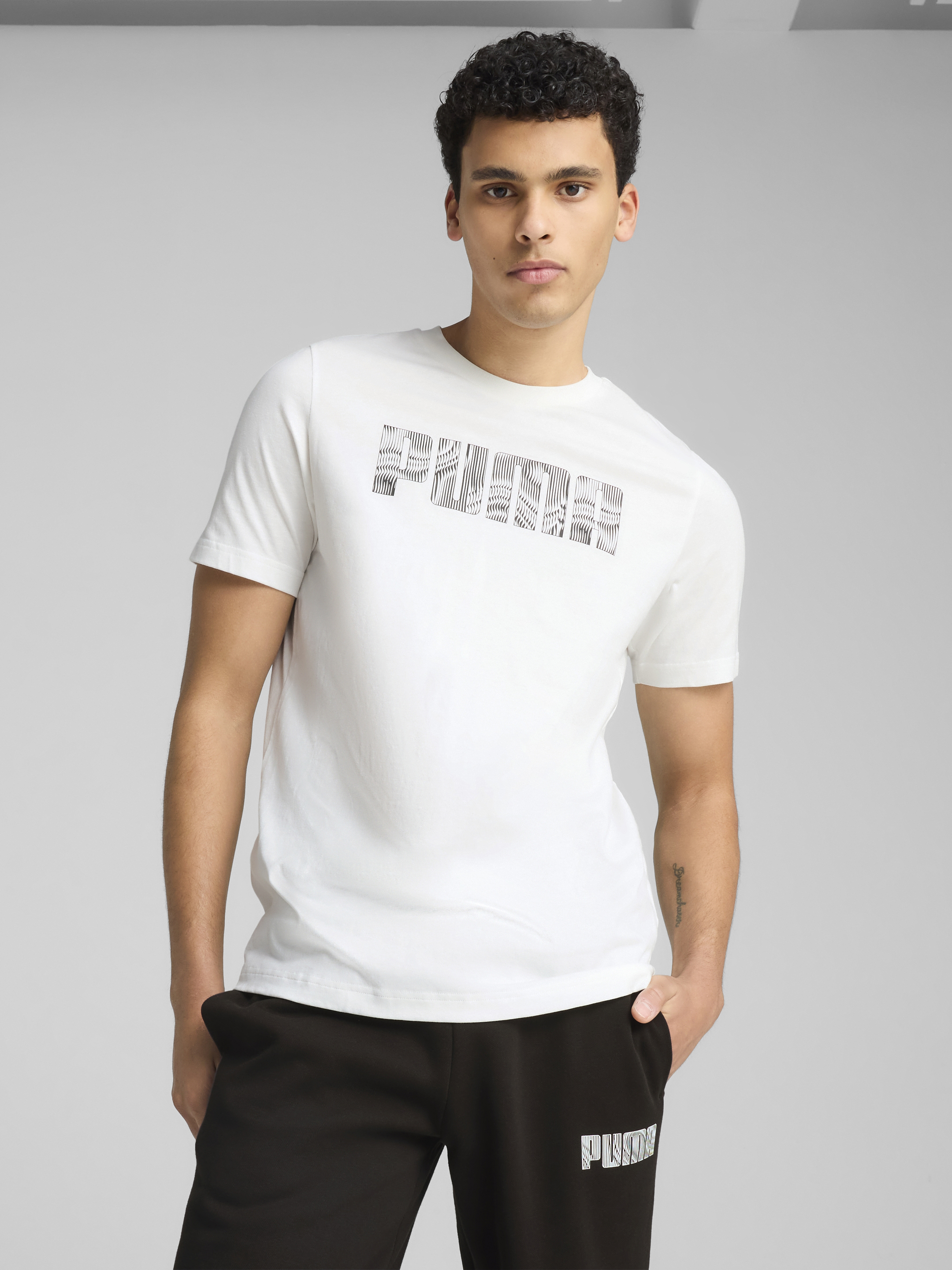 Акція на Футболка бавовняна довга чоловіча Puma Mass Merchants Tee 68465902 2XL White з принтом від Rozetka