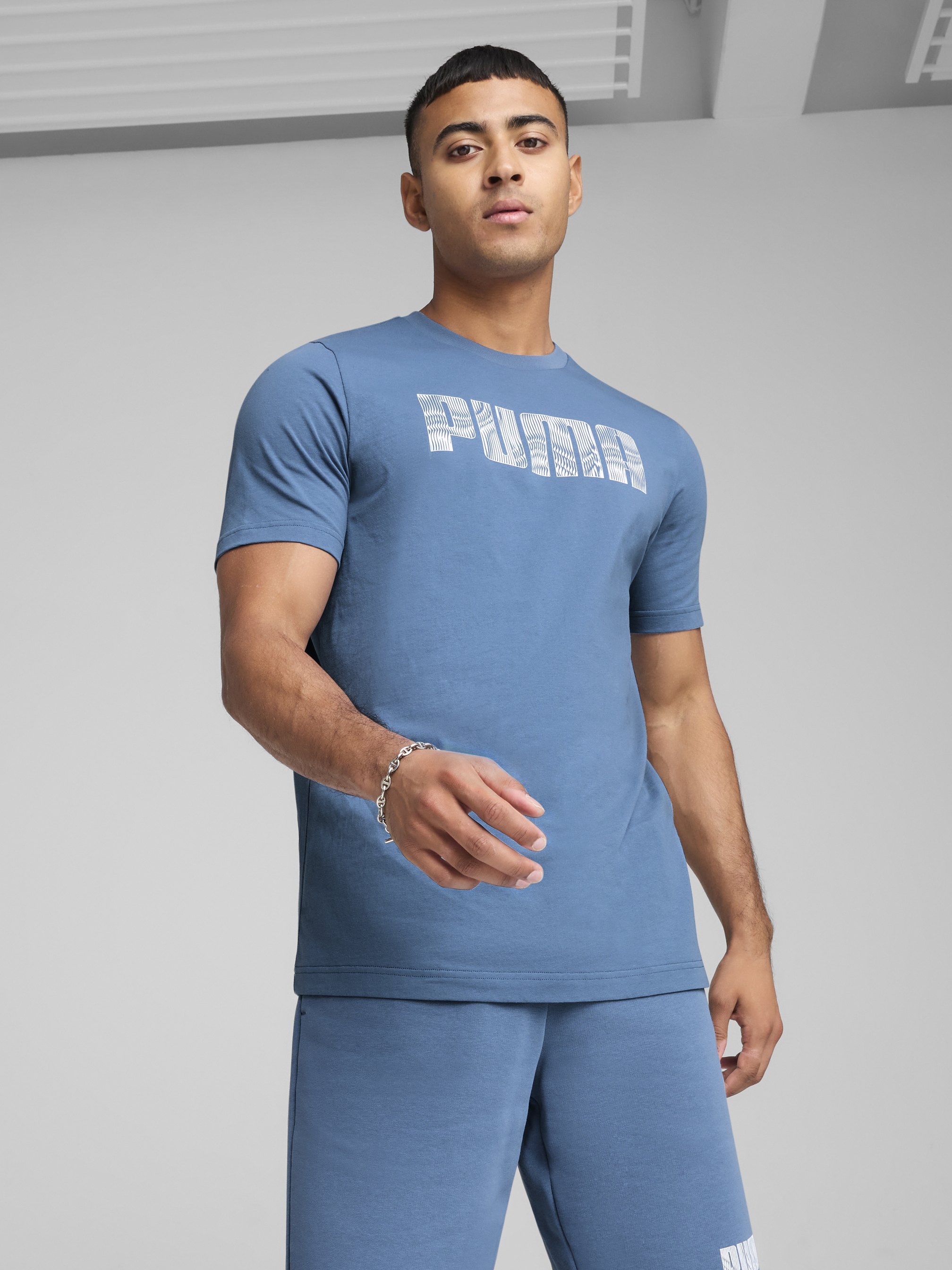 Акція на Футболка бавовняна довга чоловіча Puma Mass Merchants Tee 68465924 S Blue Horizon з принтом від Rozetka