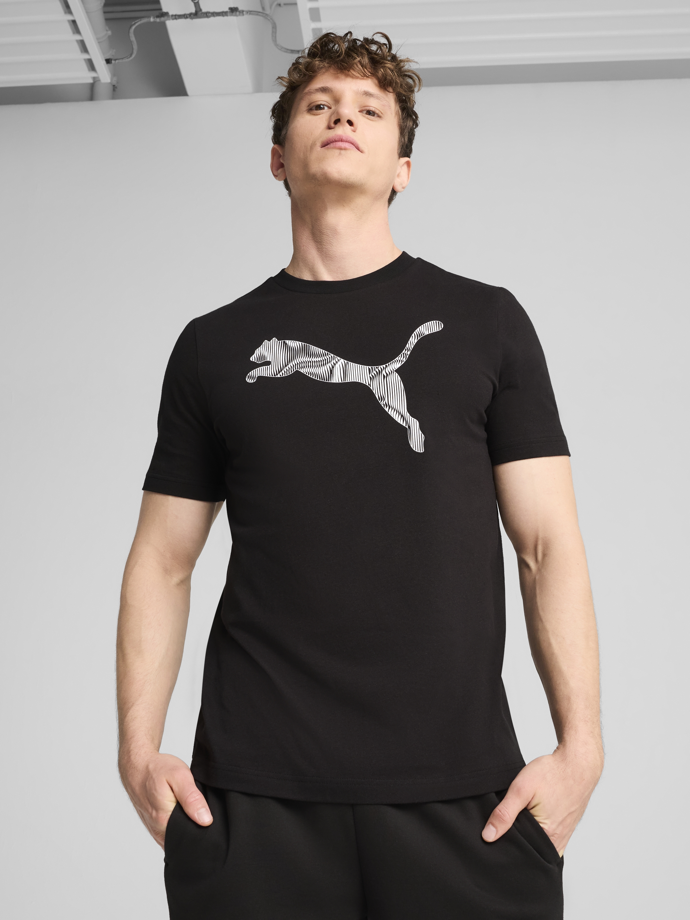 Акція на Футболка бавовняна довга чоловіча Puma Mass Merchants Logo Tee 68466001 XS Black з принтом від Rozetka