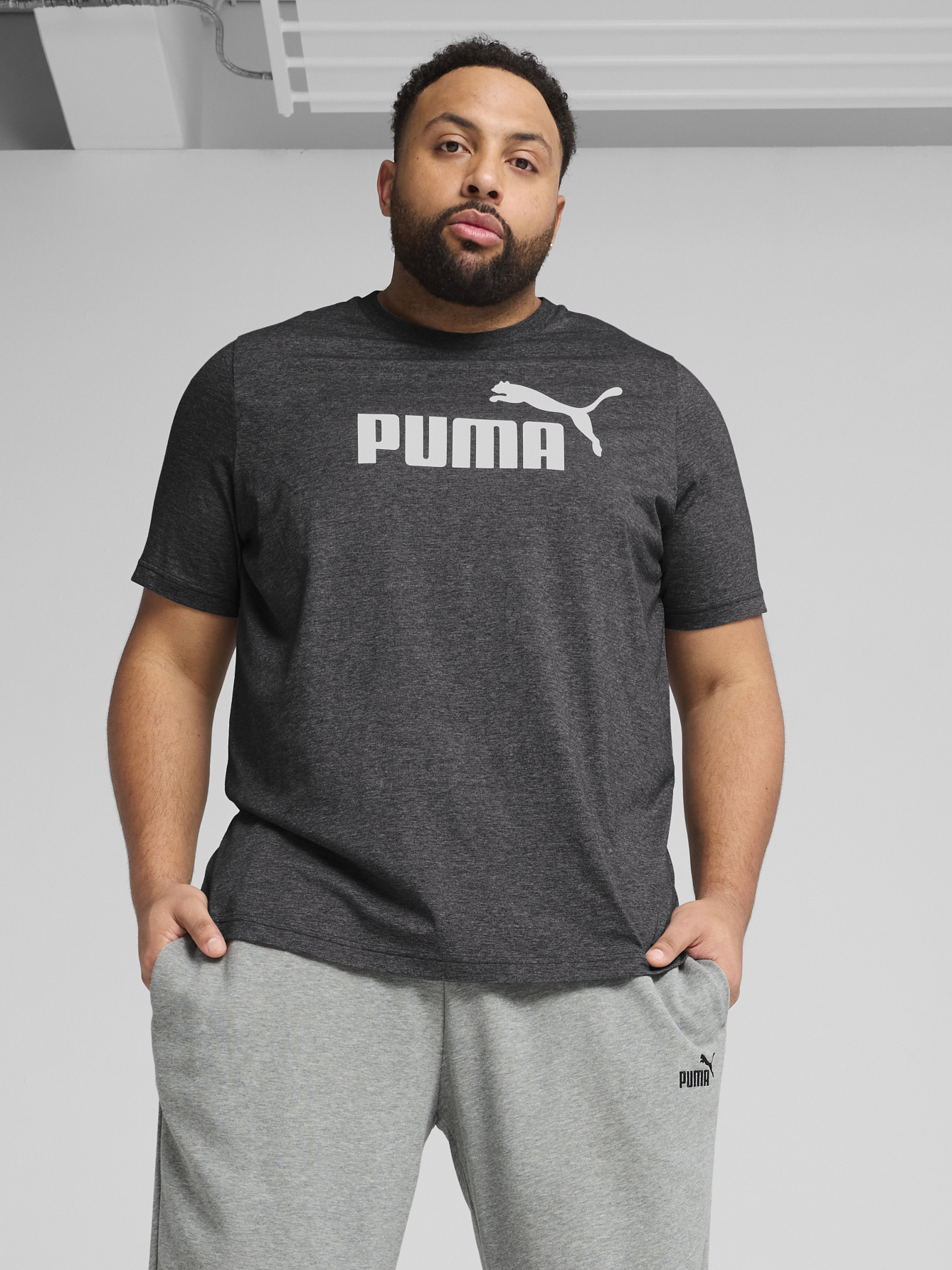 Акція на Футболка бавовняна довга чоловіча Puma Ess No. 1 Logo Heather Tee 68255001 S Black з принтом від Rozetka