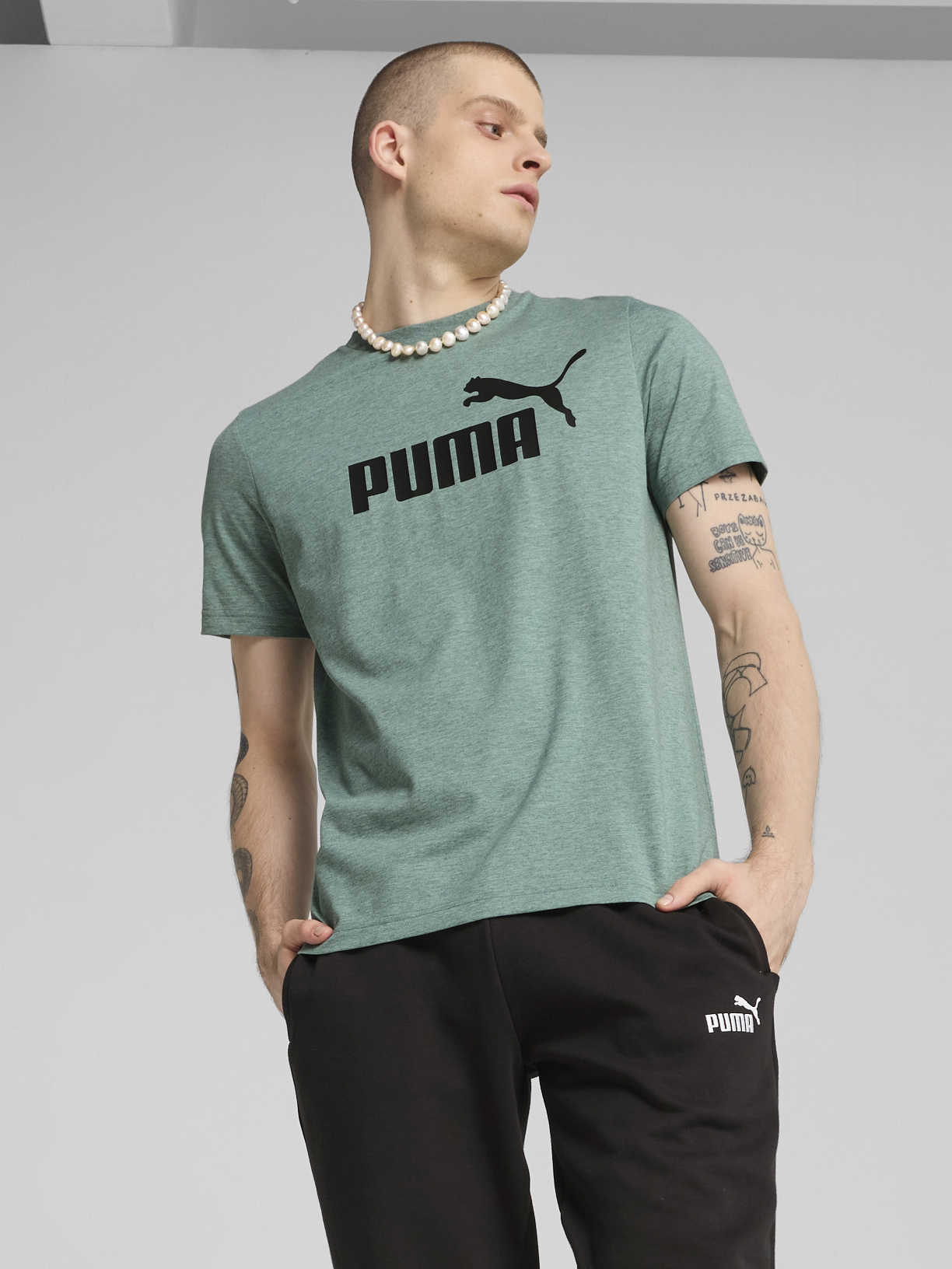 Акція на Футболка бавовняна довга чоловіча Puma Ess No. 1 Logo Heather Tee (S) 68255130 S Green Moon з принтом від Rozetka