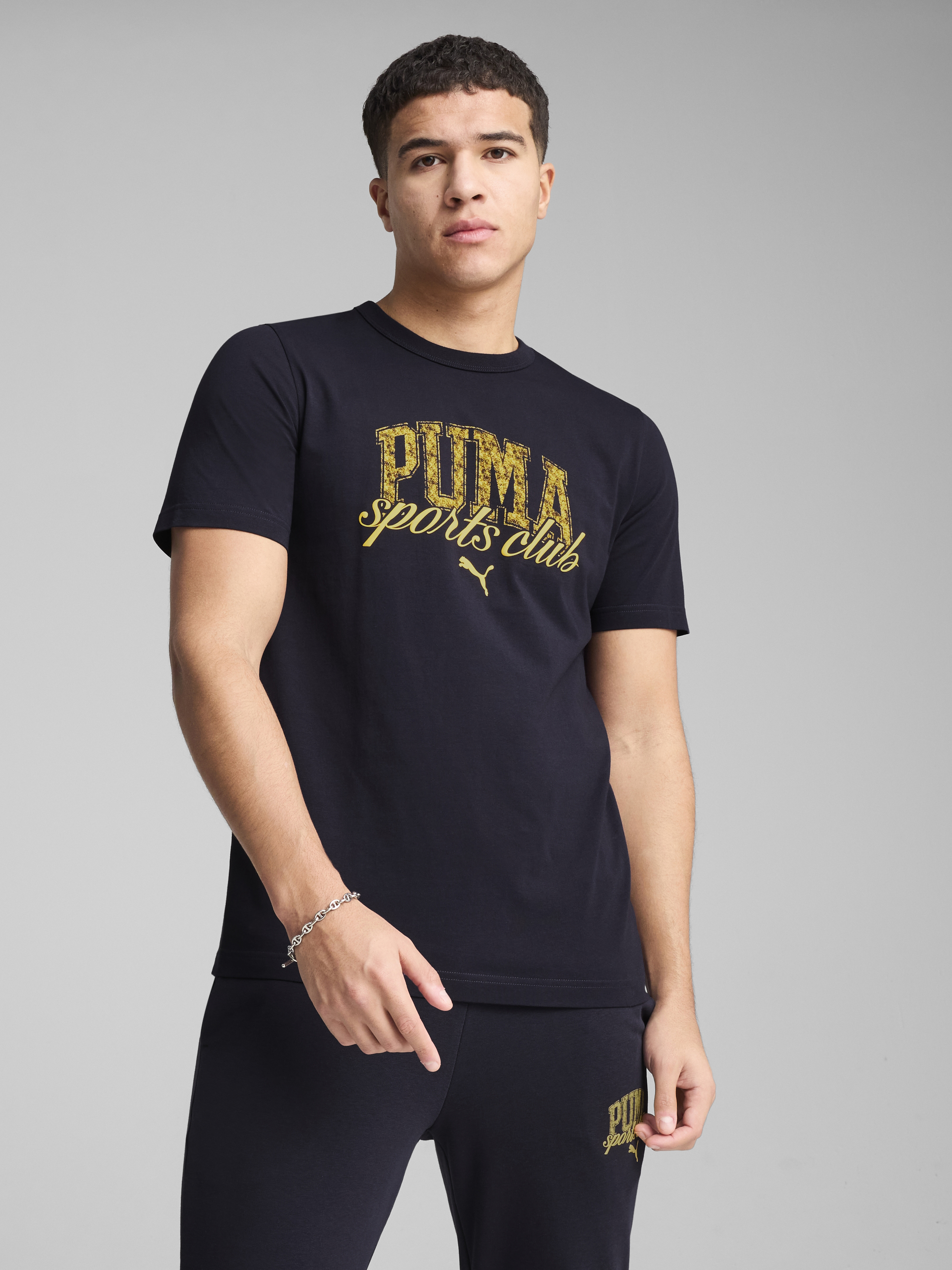 Акція на Футболка бавовняна довга чоловіча Puma Class Graphic Tee 68464316 M New Navy з принтом від Rozetka