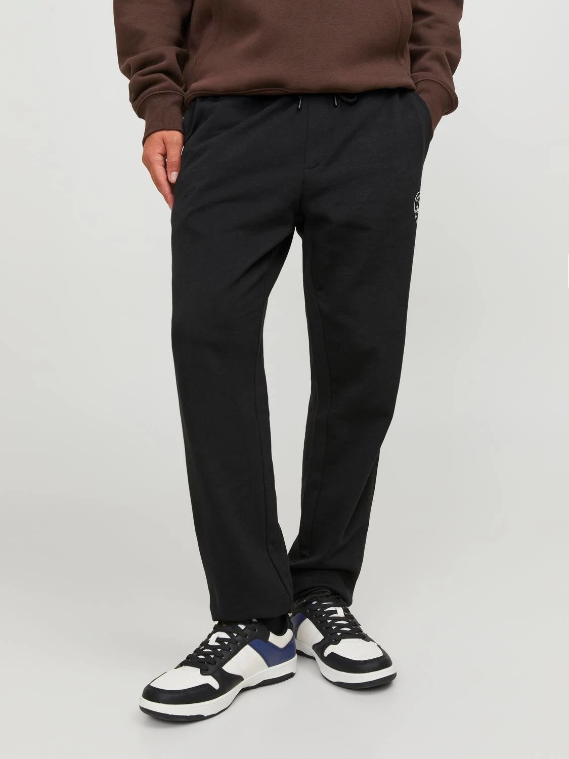 Спортивні штани чоловічі Jack & Jones 12165322-3 XL Чорні від Rozetka на платформі USKIDKA Акція на Спортивні штани чоловічі Jack & Jones 12165322-3 XL Чорні від Rozetka