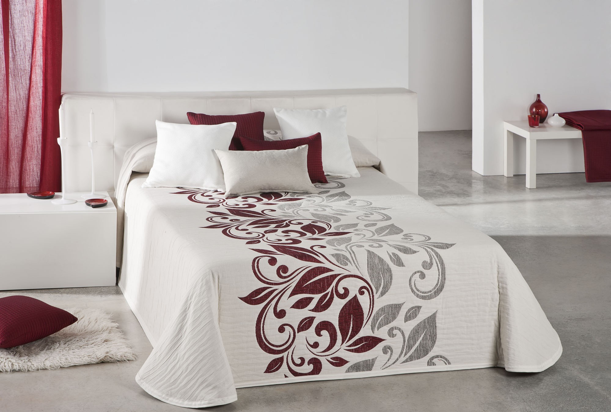 

Покрывало жаккардовое двухстороннее Reig Marti LAMI c02 250x270 бордовое