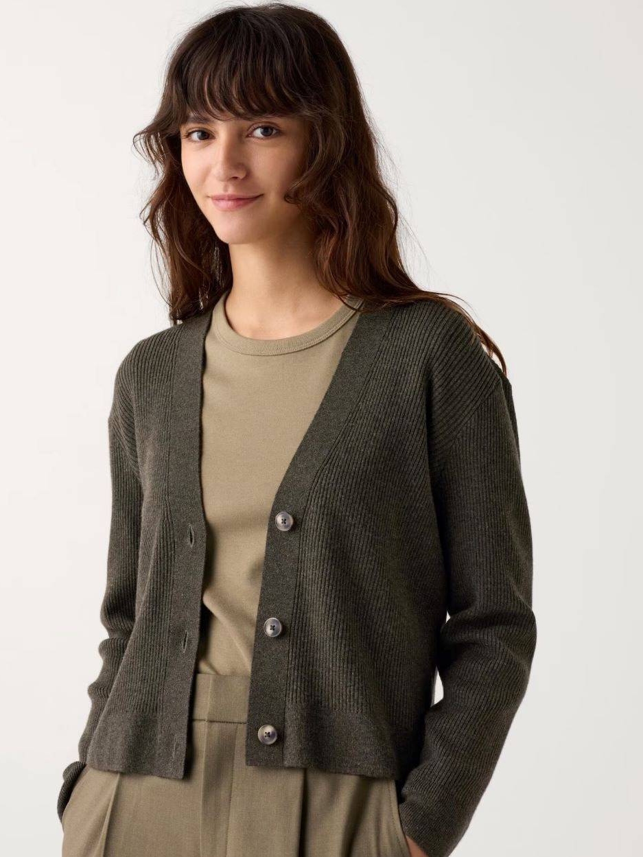 Акція на Кардиган в'язаний жіночий Uniqlo 836947251 S Зелений від Rozetka