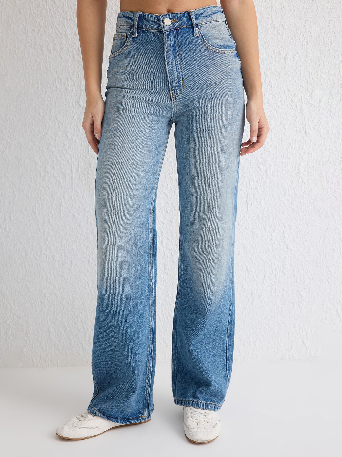 Джинси Regular Fit жіночі Trendyol TWOSS25JE00054 32 Blue від Rozetka на платформі USKIDKA Акція на Джинси Regular Fit жіночі Trendyol TWOSS25JE00054 32 Blue від Rozetka