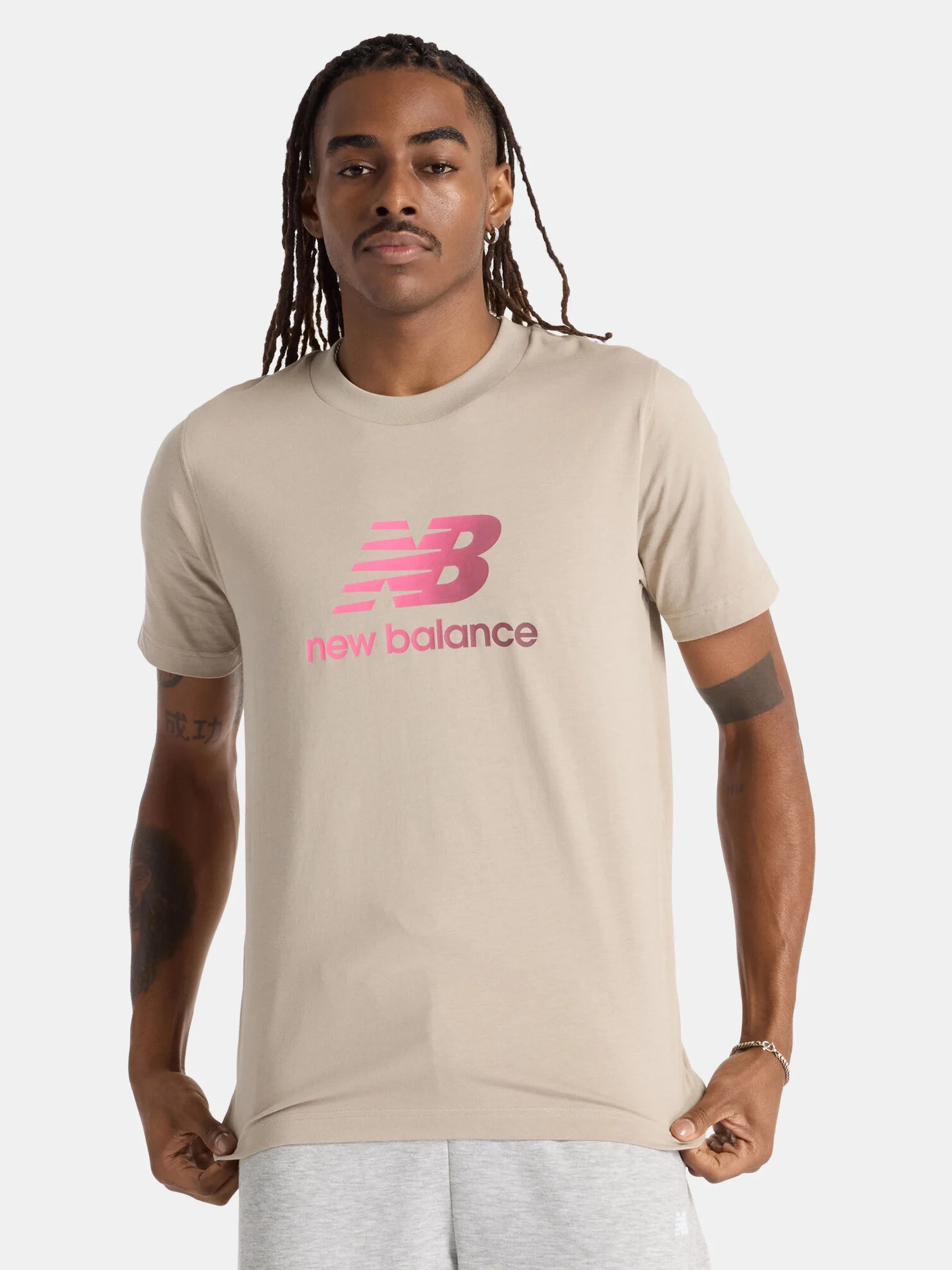 Акція на Футболка бавовняна довга чоловіча New Balance Sport Essentials Gradient Logo MT51503 XL Бежева від Rozetka