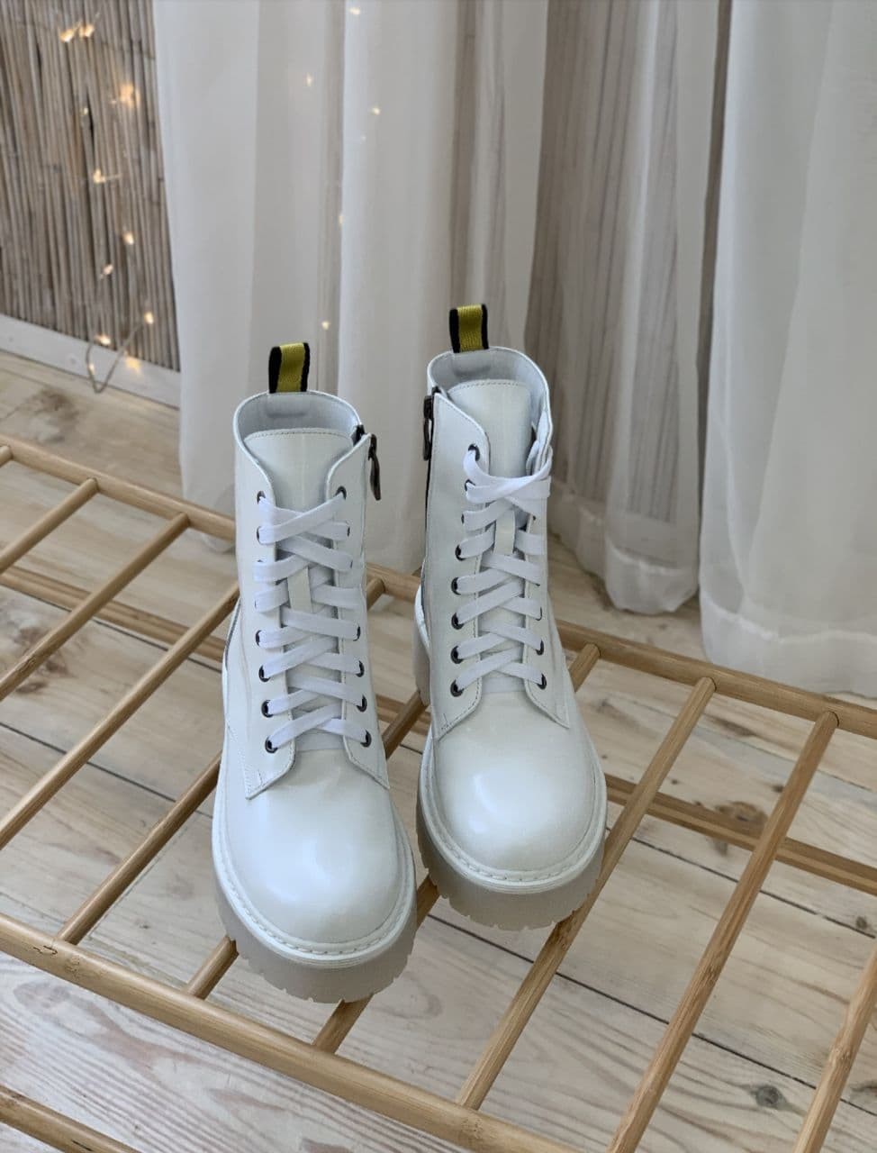 

Ботинки зимние женские из лакированной кожи Shoozi bench ТИММИ 41 белые