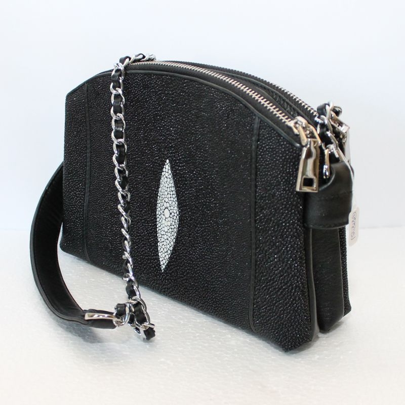 

Женская сумка из кожи ската черная River 25809