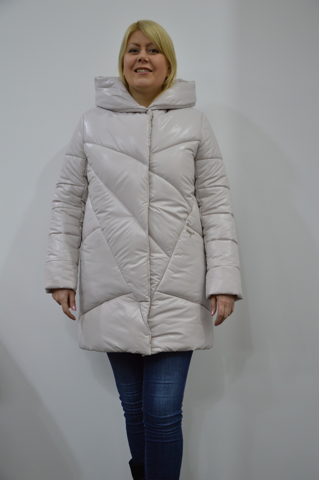 

Пуховик женский FAN COLLECTION 50 молоко 2121