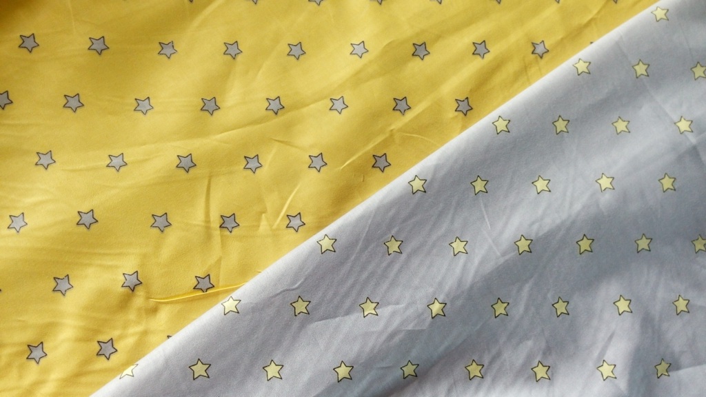 

Постельное белье CottonTwill Звездочки серо жёлтые Полуторный комплект