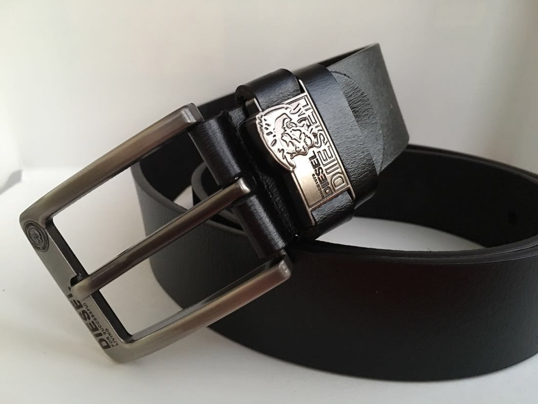 

Diesel ремень кожаный чёрный. Длина 105-125см. Ширина 4см.