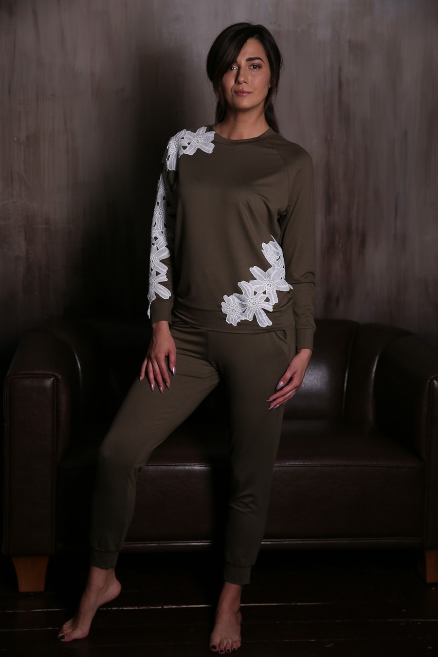 

Комплект: джемпер и брюки Effetto 48(XL) Хаки-Белый