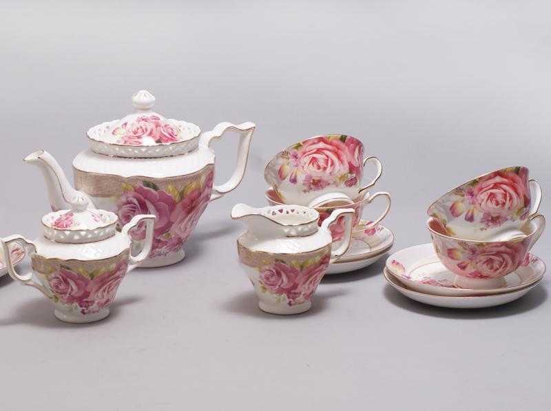 

Cервиз чайный Букет роз 220мл 15 предметов: 6 чашек, 6 блюдец, чайник, молочник и сахарница Bona DP39140