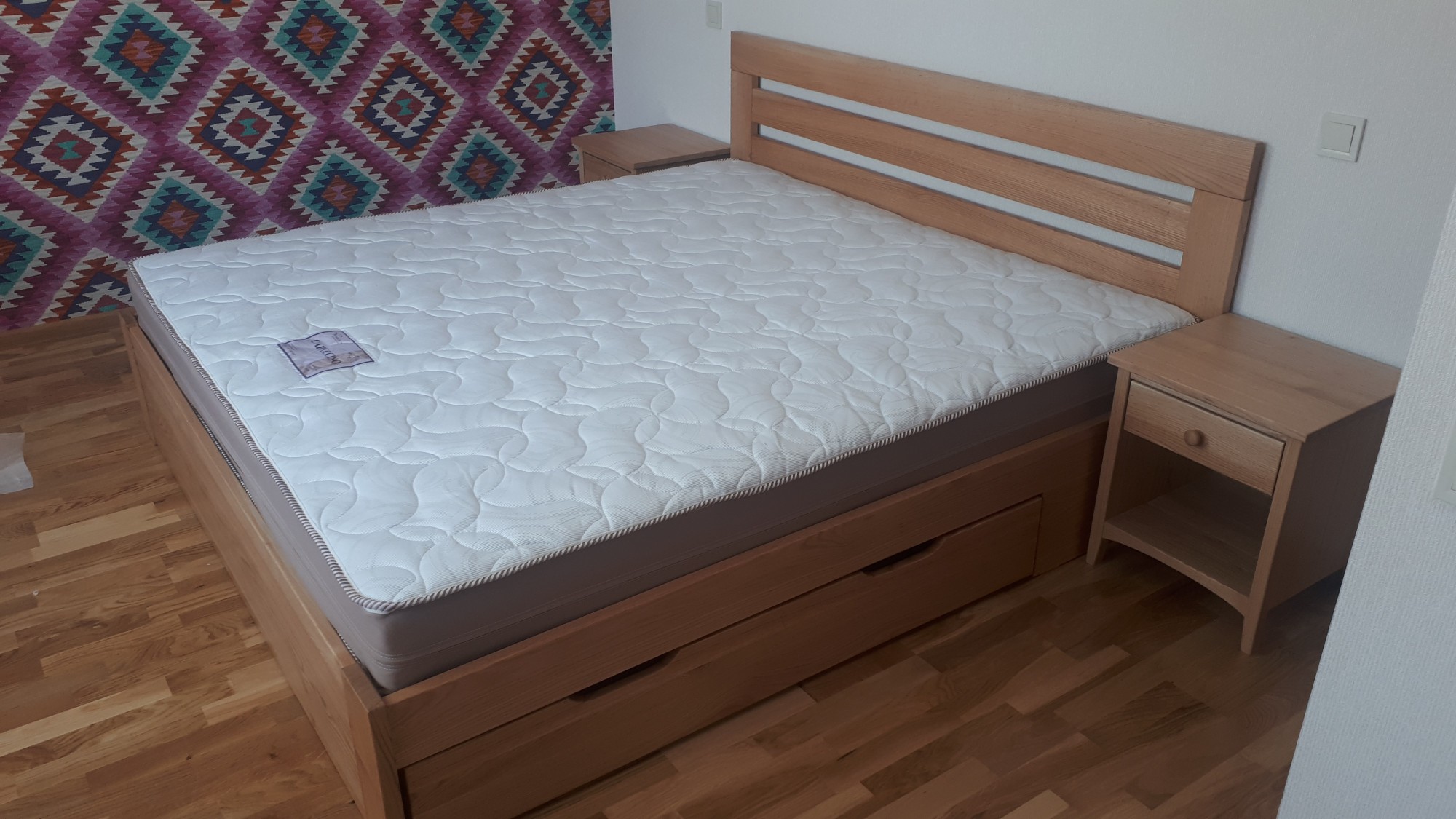 

Двуспальная кровать с шухлядами Allen Joseph Милан 180х190 Массив Дуба Масло прозрачное Шаг ламелей 2,5 см.