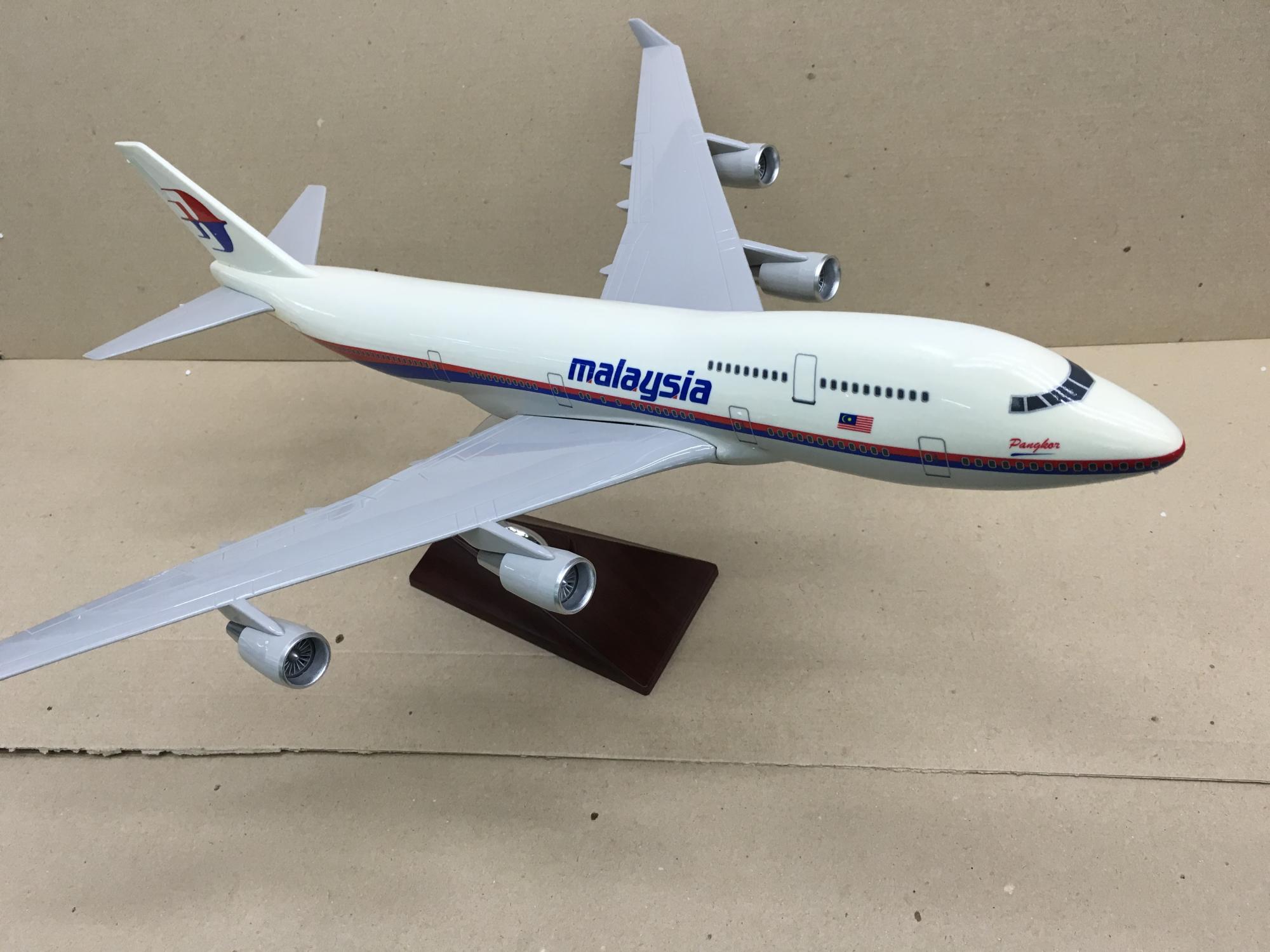 

Модель самолета Shantou Tongde Boeing 747 Malaysia 47cm