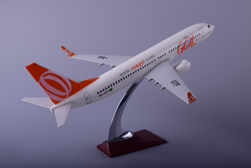 

Модель самолета Shantou Tongde Boeing 737 Gol Transportes 40см