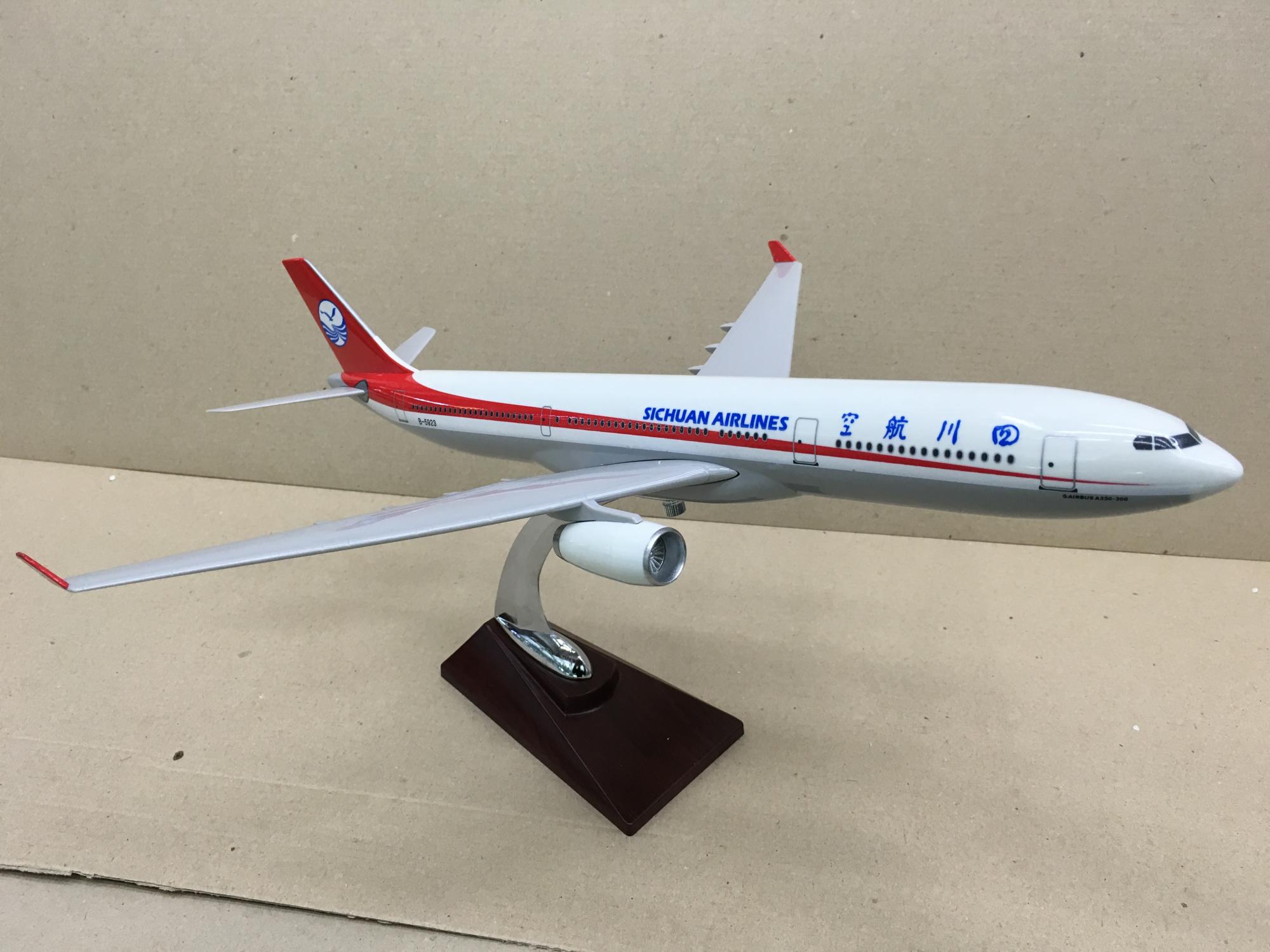 

Модель самолета Shantou Tongde Airbus А330 40cm Sichuang Airlines