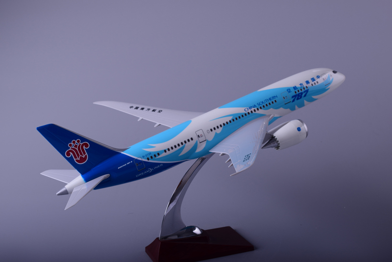 

Модель самолета Shantou Tongde Boeing 787 China Southern 43см
