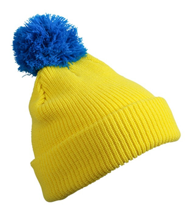 Желтая шапка с помпоном