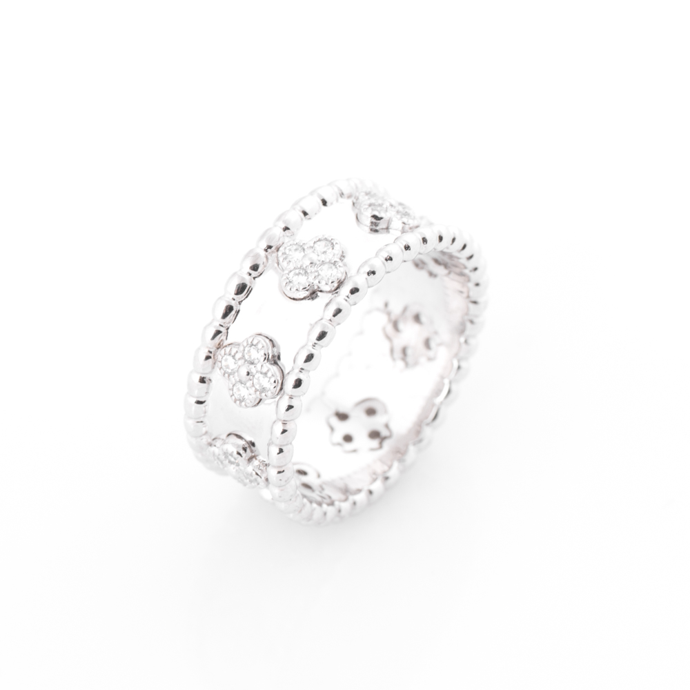 

Кольцо ОНИКС с фианитами «Клевер» 17 мм (вес 4.8 г) модели пр-111999-4,8-17