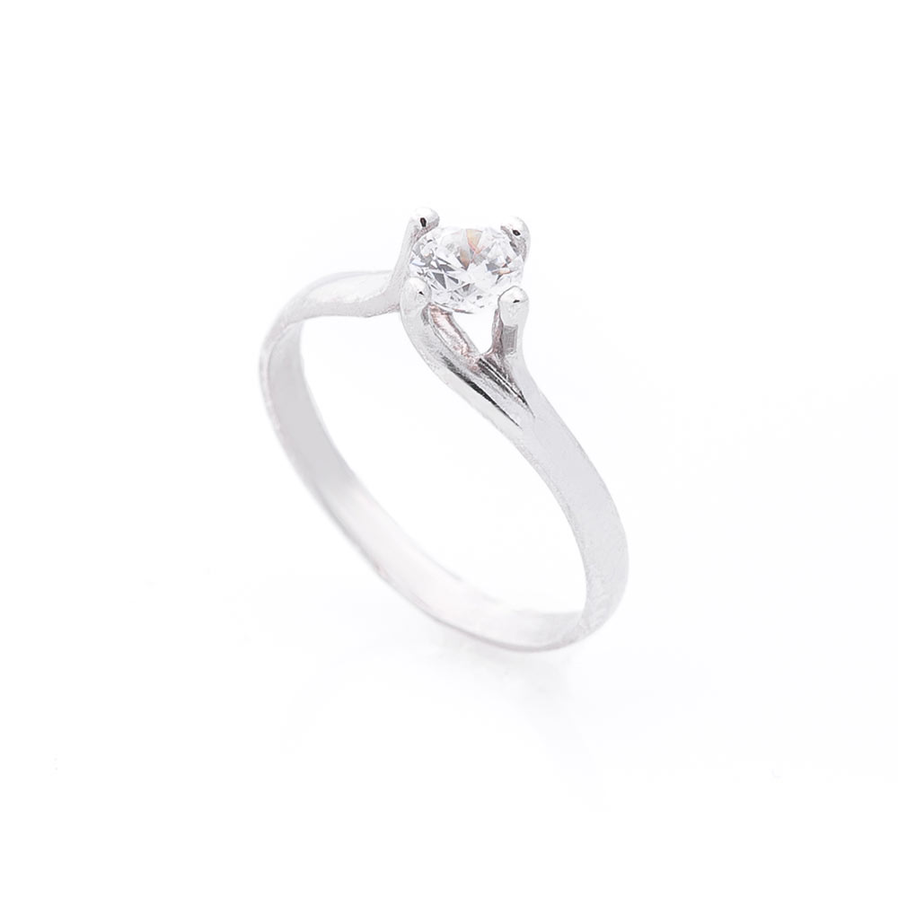 

Серебряное кольцо ОНИКС с фианитом 17 мм (вес 1.4 г) модели пр-11218-1,4-17