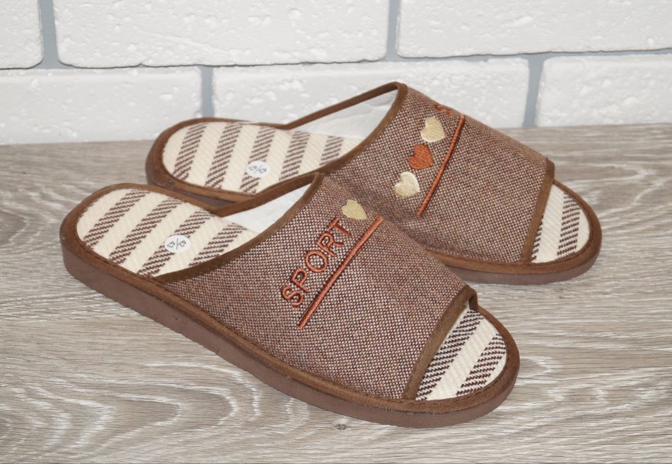 

Комнатные тапочки Plaazzo 505-1 40/41 коричневые