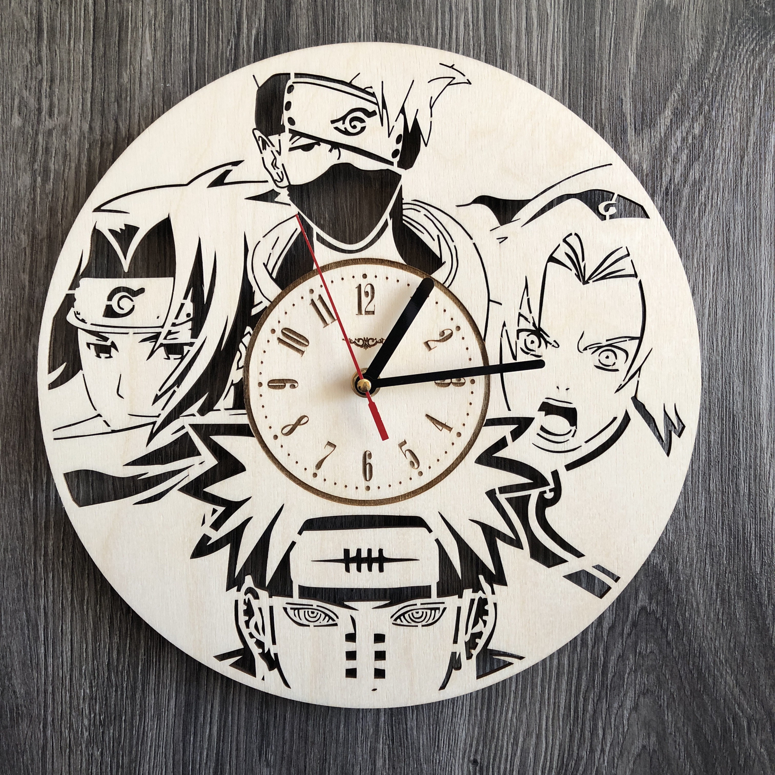 Настенные часы в стиле аниме