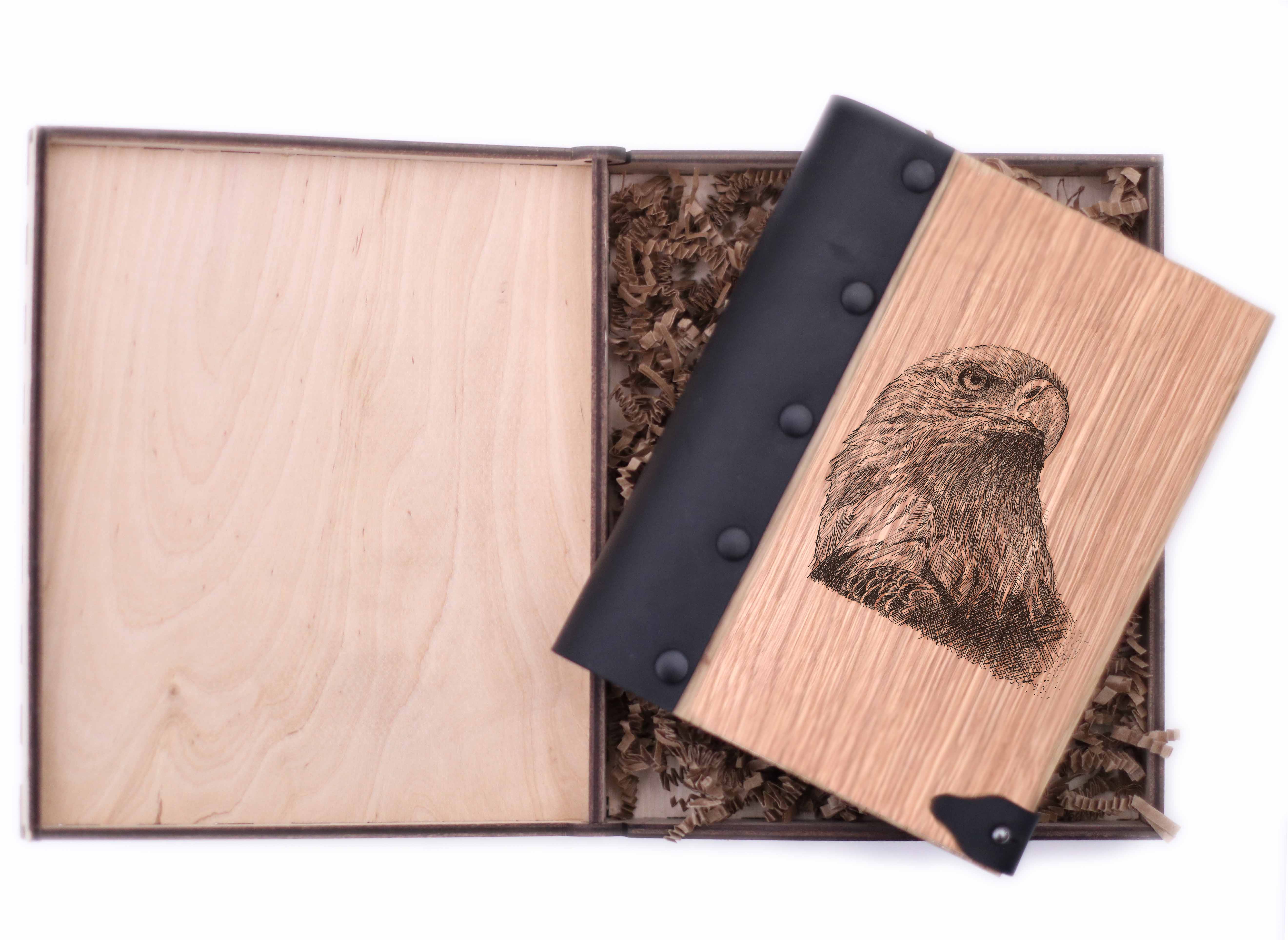 

Блокнот WOODEN NOTEBOOK Орёл02 Деревянная обложка А6 в точку 80 листов (WN0105)