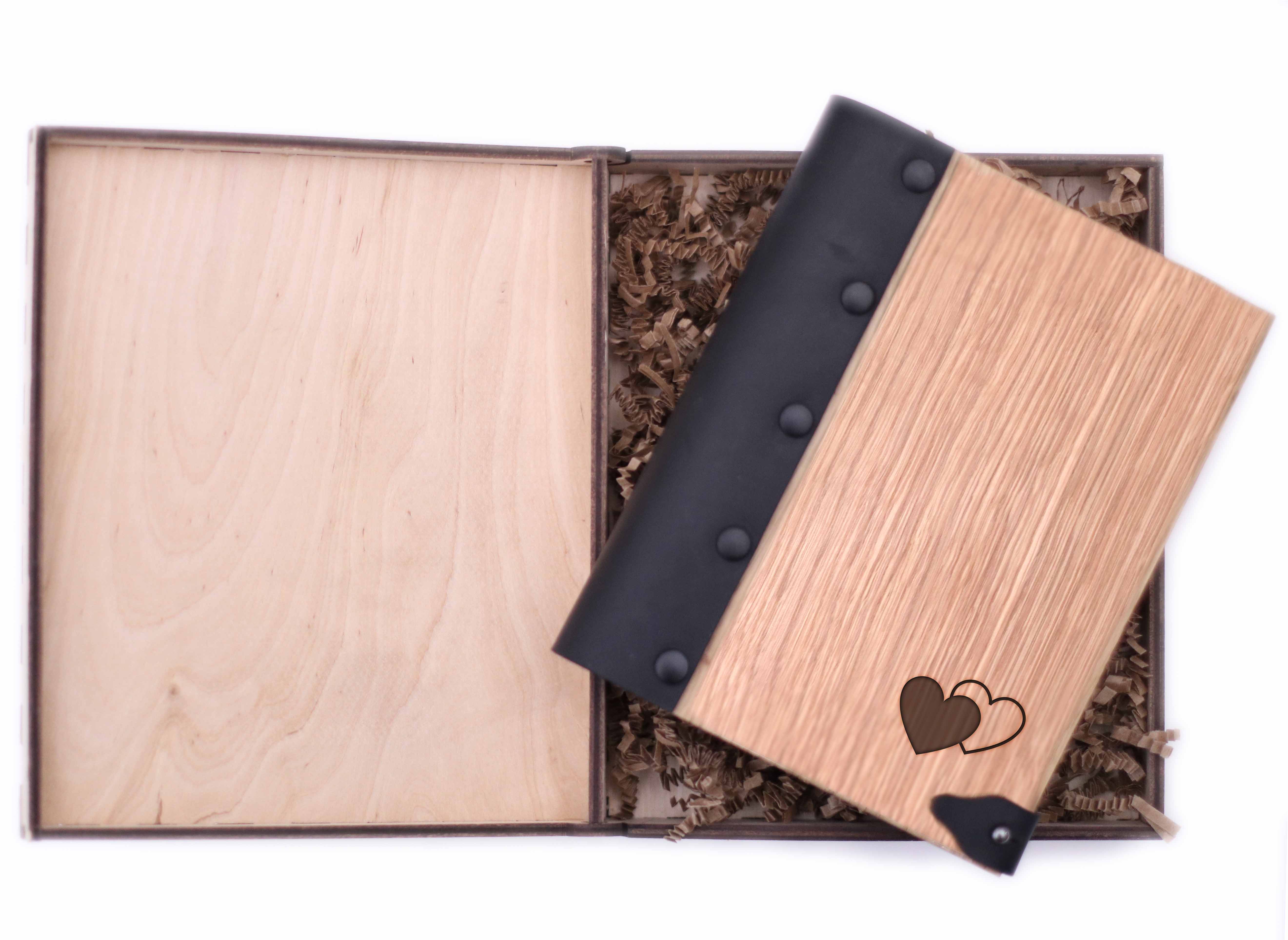 

Блокнот WOODEN NOTEBOOK Сердца Деревянная обложка А6 в точку 80 листов (WN0062)