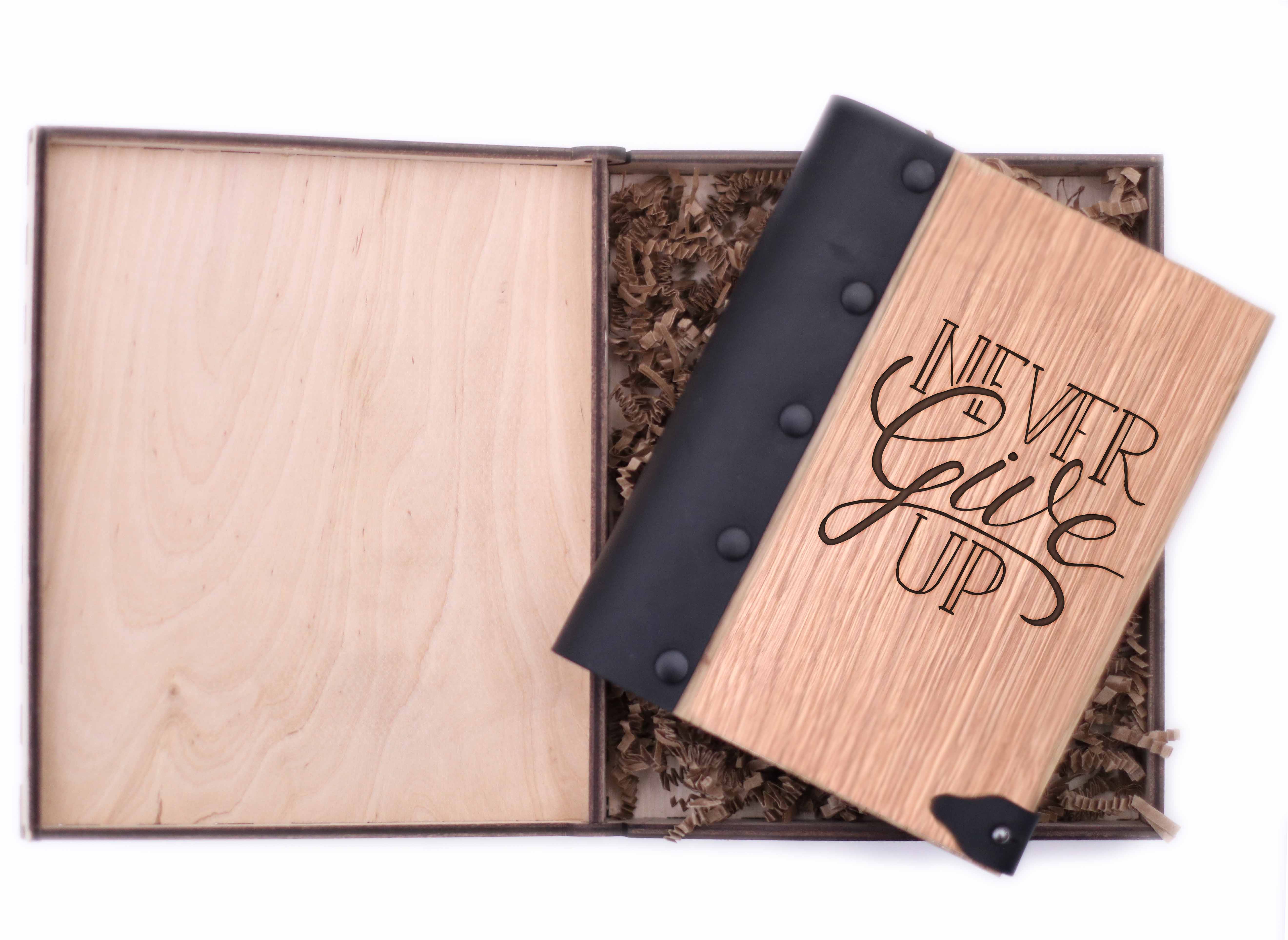 

Блокнот WOODEN NOTEBOOK Never Give Up Деревянная обложка А6 в точку 80 листов (WN0019)