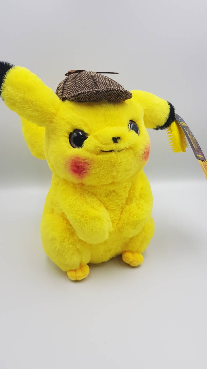 

Мягкая игрушка Покемон-детектив Пикачу в шапочке Шерлока Холмса(Pokémon Detective Pikachu), 30 см
