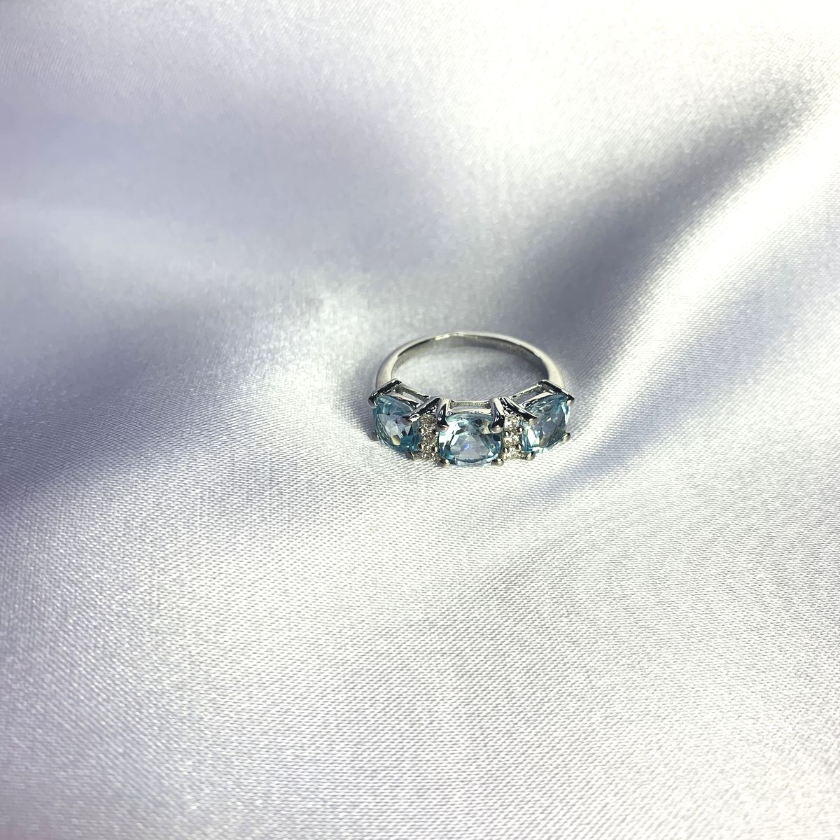 

Серебряное кольцо с натуральным топазом 4.075ct 18 размер