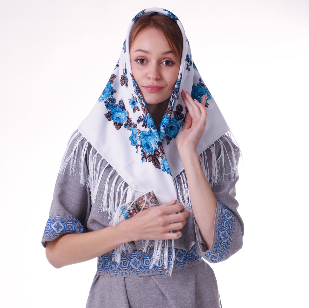 

Хустка вовняна біла з тороками т80/151
