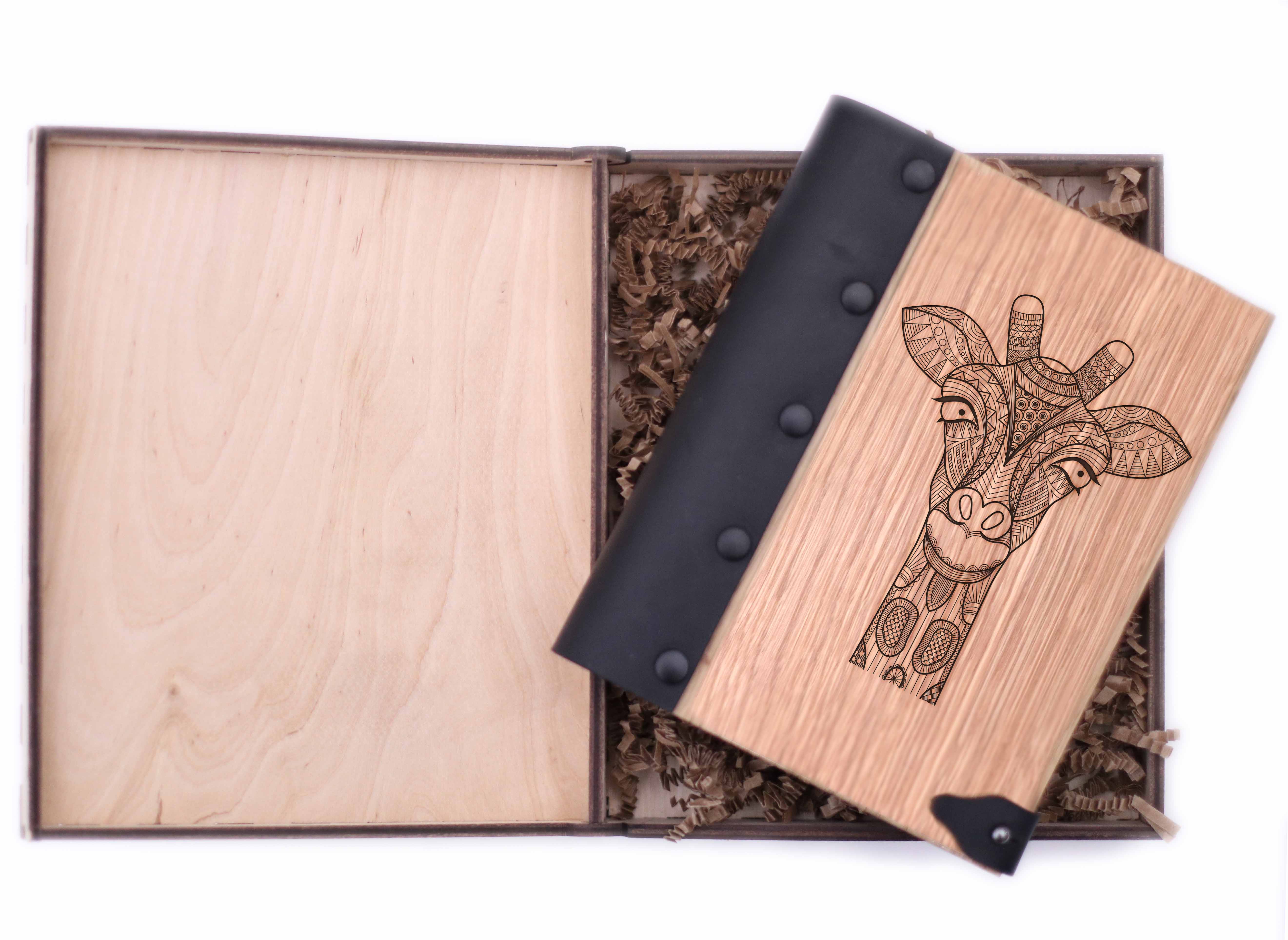

Блокнот WOODEN NOTEBOOK Жираф Деревянная обложка А6 в точку 80 листов (WN0137)