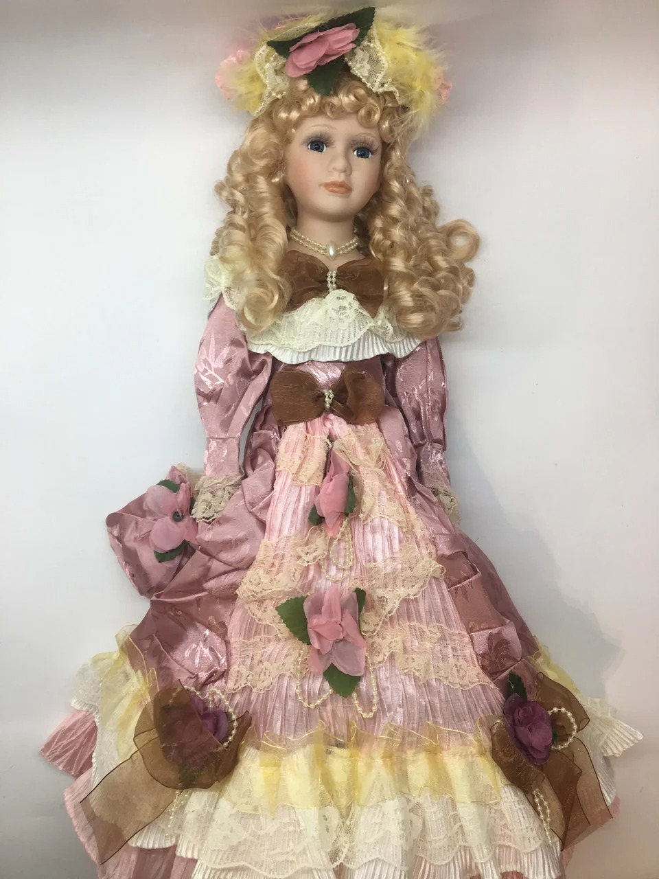 

Кукла сувенирная, фарфоровая, коллекционная 50 см 1303-02