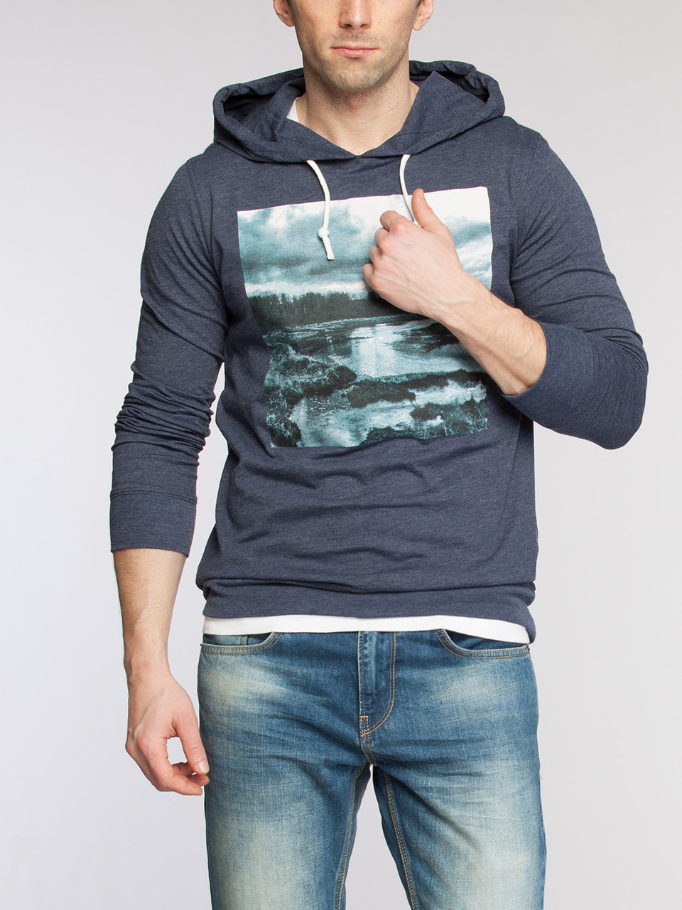 

Мужской реглан LС Waikiki с природным принтом и шнурками M Синий (LCWKnitwear-1496-1)