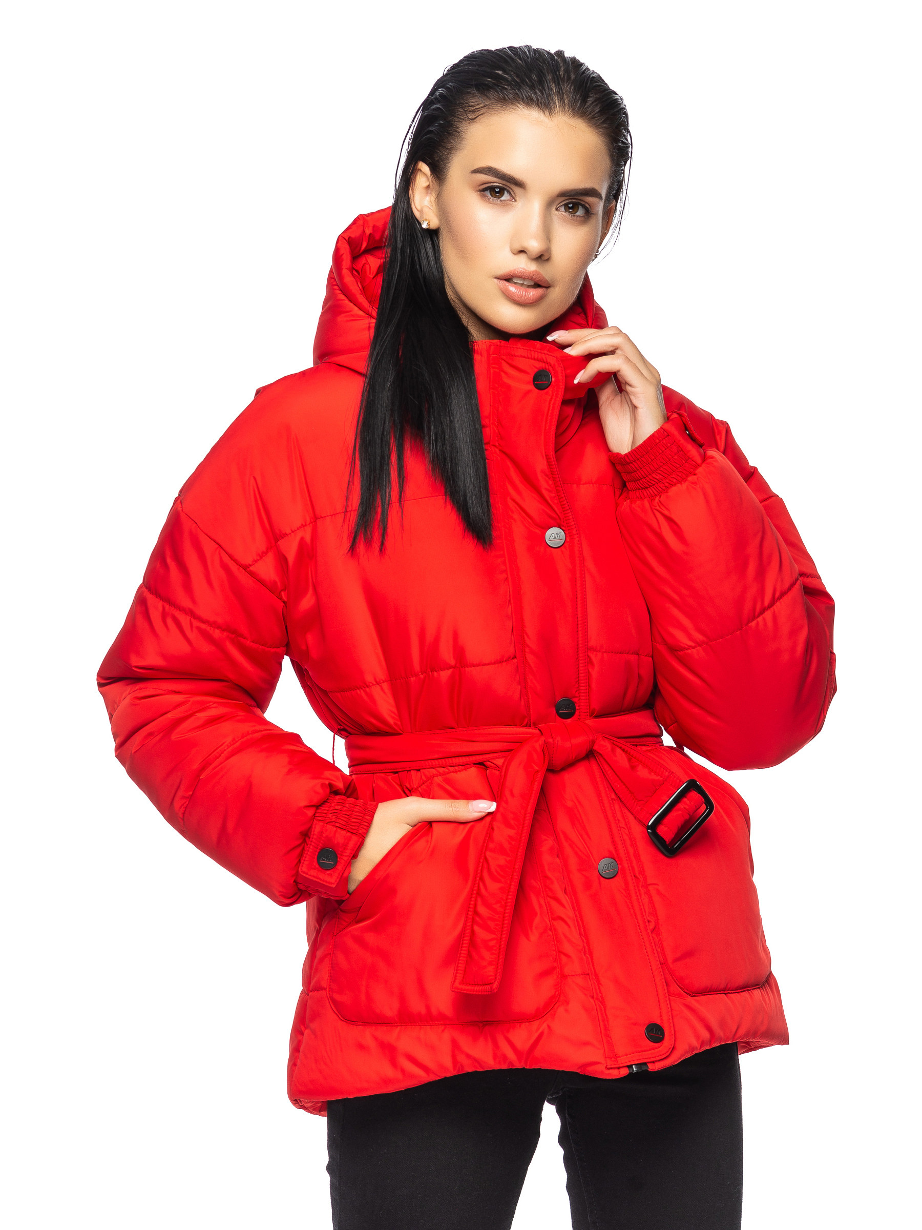 красная женская куртка фото