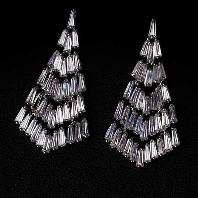 

Серьги Треугольные DiaDemaGrand Серебряный с белым камнем (051526982-15-2)
