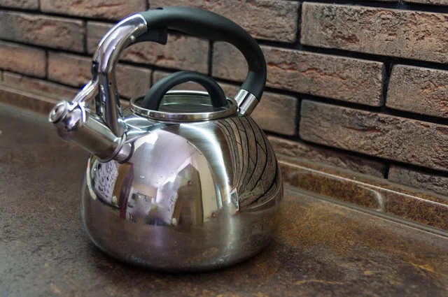 

Чайник 2,8л из нержавеющей стали со свистком и бакелитовой ручкой Kamille 0674