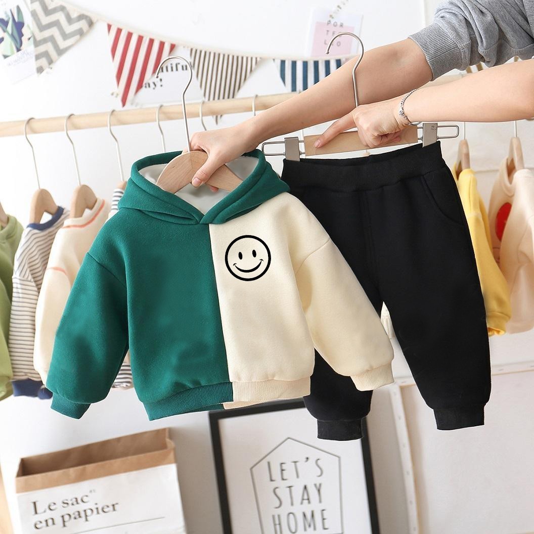 

Спортивный костюм Pingvik 8280 размер 80 рост 73-80 см бело-зеленый с черным