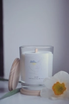 Ароматная свеча Украинская Your Bella Decora „Моя Незалежна“ с деревянным фитилем. - изображение 4