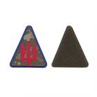 Шеврон патч на липучке трезубец треугольник красный на пиксельном фоне, 8см*7 см, Светлана-К - изображение 1