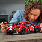 Zestaw klocków LEGO Technic Ferrari 488 GTE AF Corse #51 1677 elementów (42125) - obraz 6