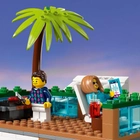 Конструктор LEGO City Багатоквартирний будинок 688 деталей (60365) - зображення 8