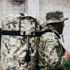 Рюкзак-сумка-баул військова, армійський баул Оксфорд 120 л тактичний баул пісочний мультикам з кріпленням для каремату і саперної лопати. - зображення 6