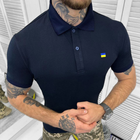 Мужское плотное Поло с принтом "Флаг Украины" / Футболка приталенного кроя синяя размер S - изображение 1