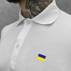 Мужское плотное Поло с принтом "Флаг Украины" / Футболка приталенного кроя белая размер L - изображение 3